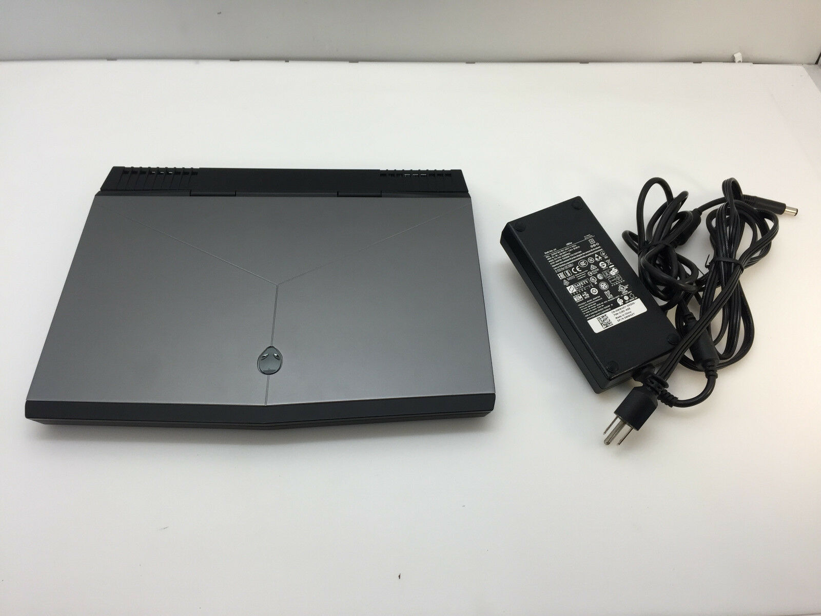 Dell Alienware  15 R3 i7-7700HQ-16GB-1TB  133YGH2