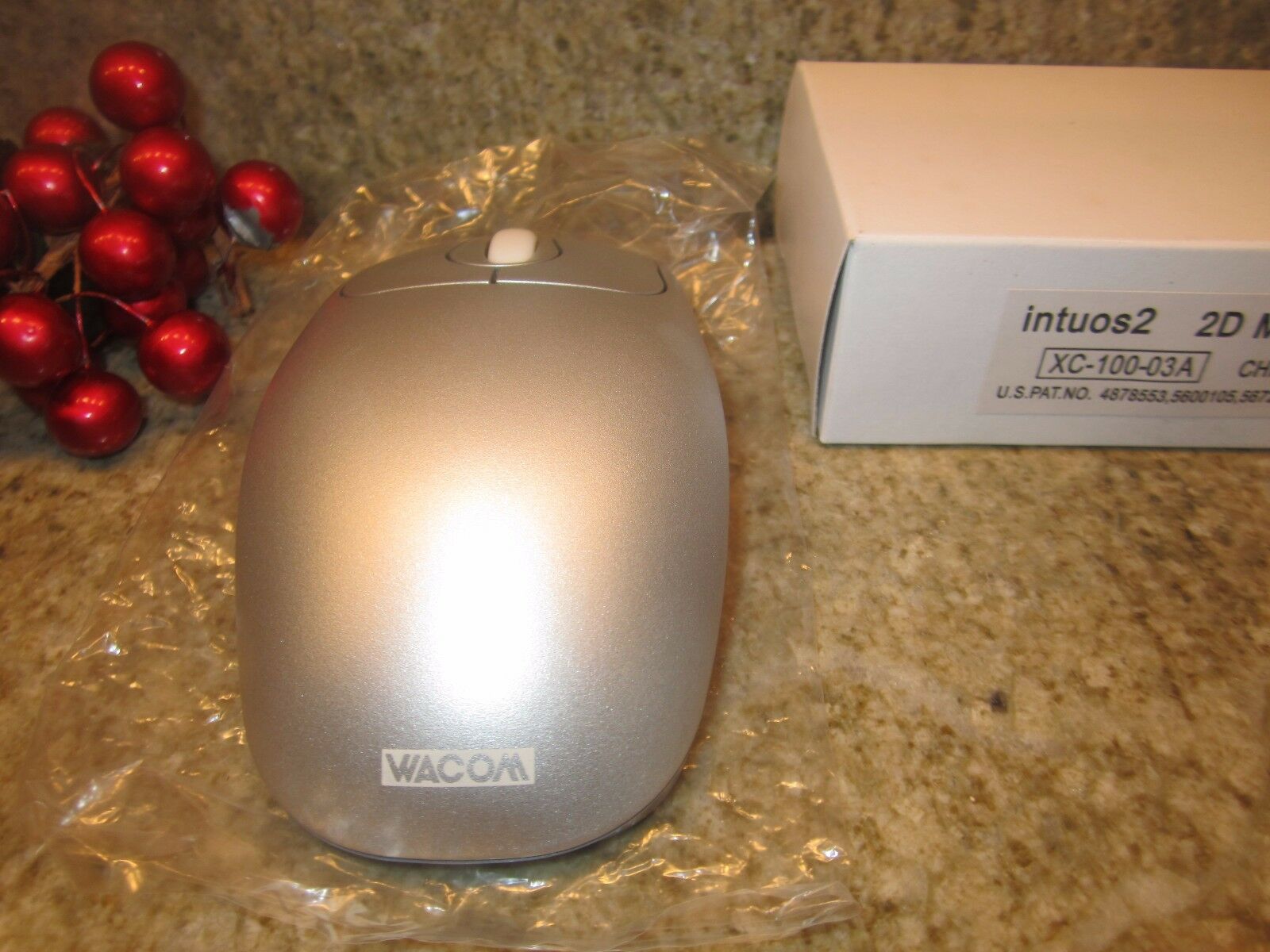 Wacom Intuos2 2D Drawing Tablet Wireless Mouse Silver XC-100-03A