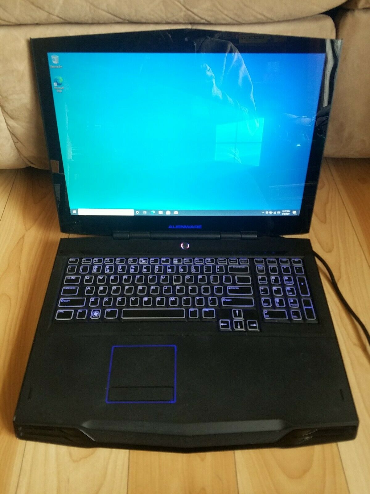 Alienware M17x R2 Laptop 17" Core i7 720QM 1.6Ghz 6GB RAM 320GB HD Win 10 (READ)