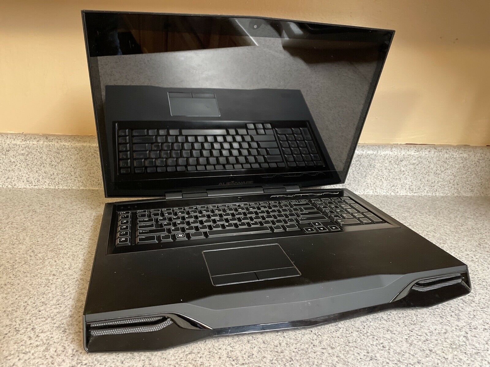 Grade B Dell Alienware M18X R1 Barebones Gaming Laptop NO CPU, RAM, HDD, GPU