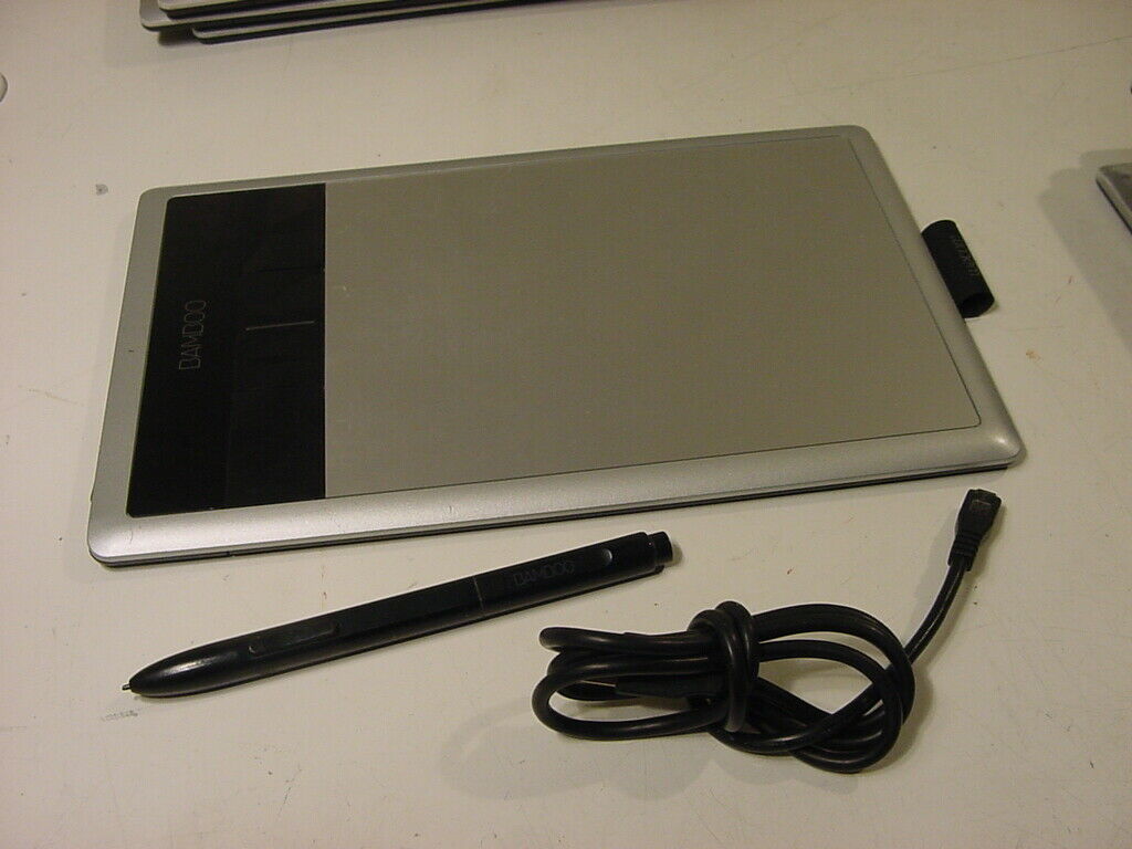 WACOM BAMBOO CTH-470 DRAWING GRAPHICS TABLET with STYLUS AND CORD