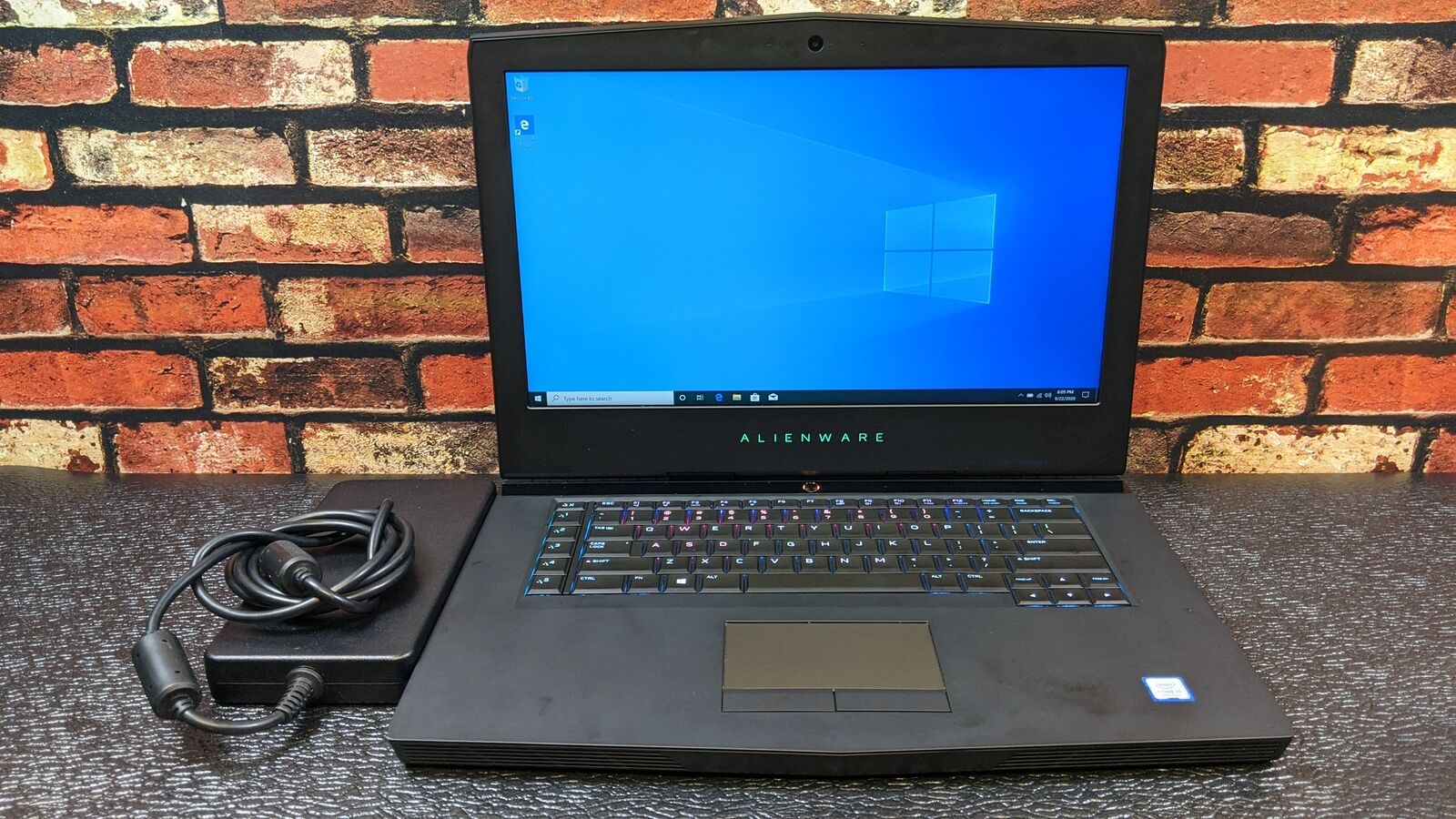 Dell ALIENWARE 15 R4 4K UHD 15.6" I9-8950HK 2.90GHz 32GB 512GB SSD W10P GTX 1080