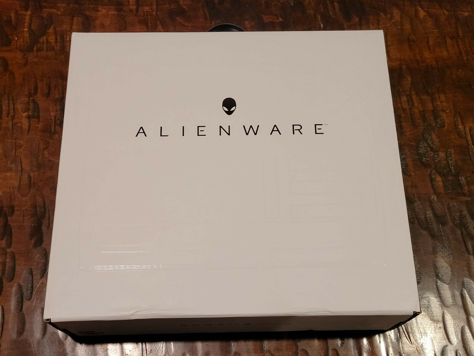 Alienware M15 R4 - 15.6" 300Hz - i7 10870H, 32GB RAM, RTX 3070, 512GB SSD - NEW