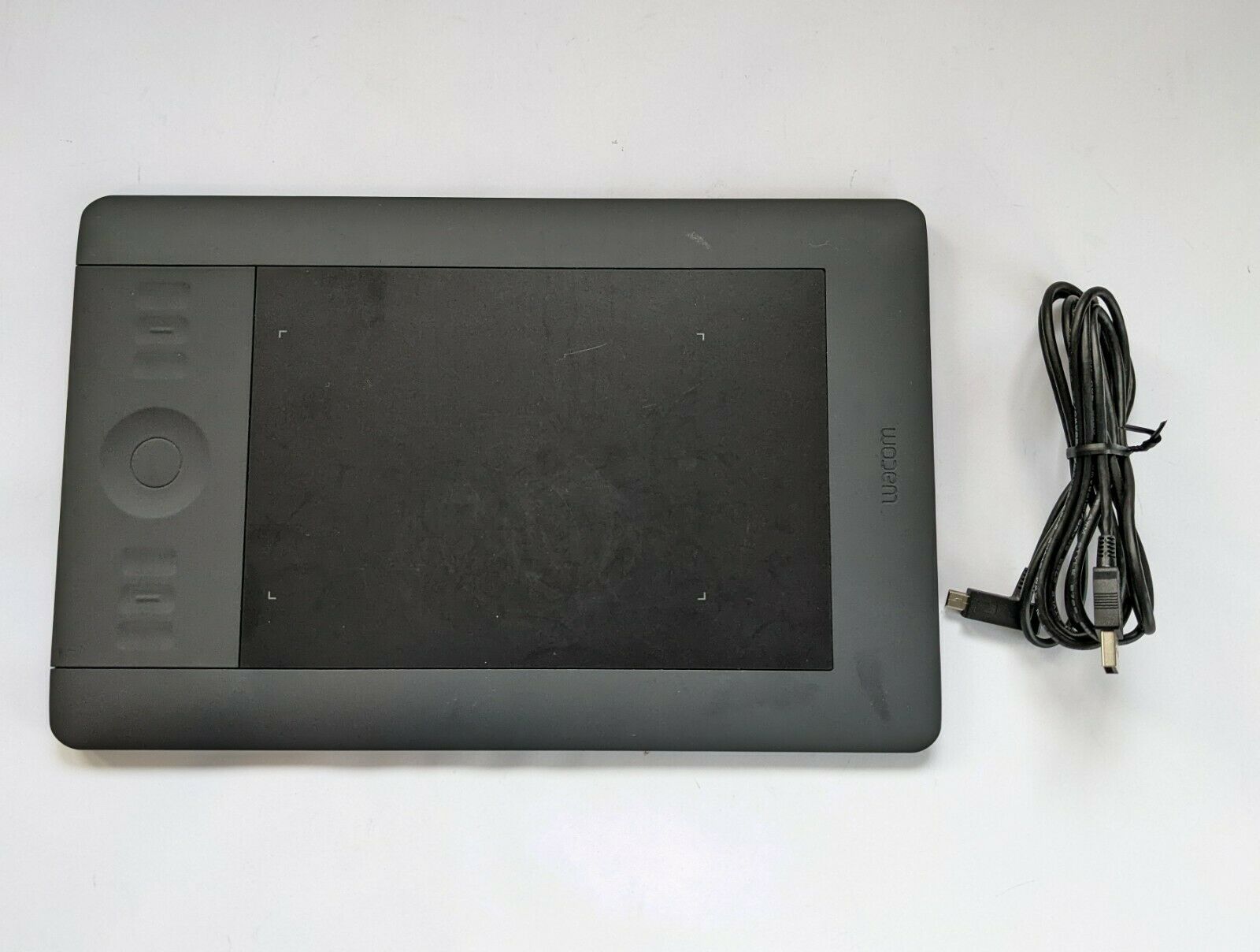 NO PEN Wacom Intuos 5 Touch Small Drawing Pen Tablet (PTH450) - Black
