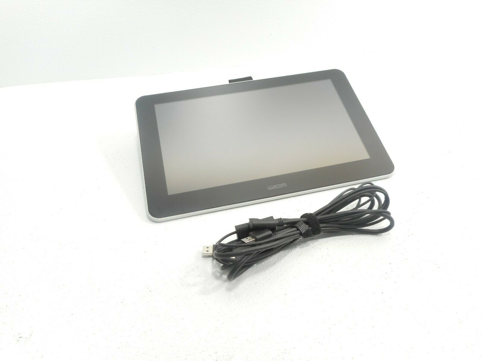 Used Wacom One Digital Drawing Tablet with Screen, 13.3 inch Creative Graphic..
