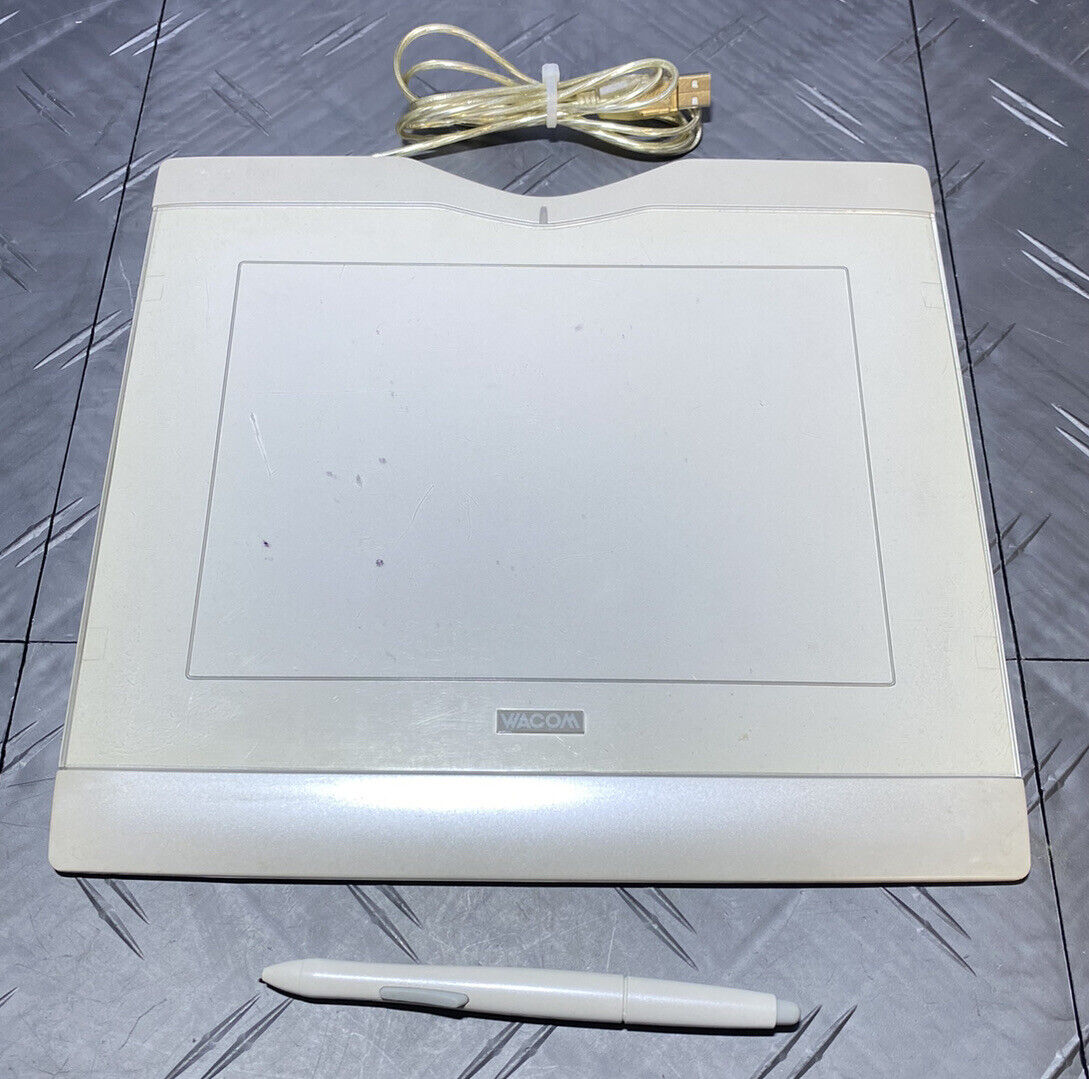 Wacom Sapphire CTE-630 Wireless USB 6x8 Tablet with Pen Drawing Pad